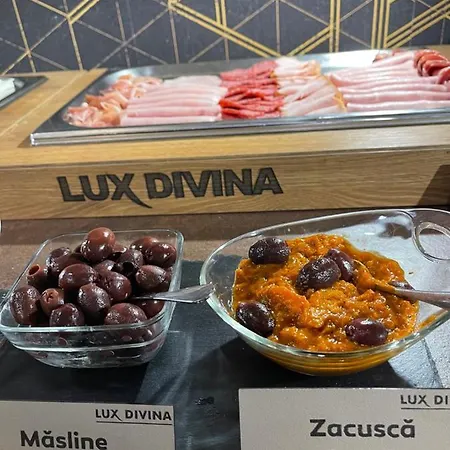 מלון Lux Divina 3*