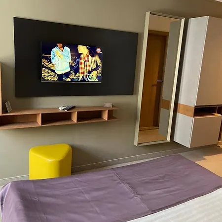Lux Divina 3*