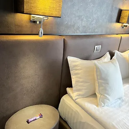 Lux Divina מלון 3*