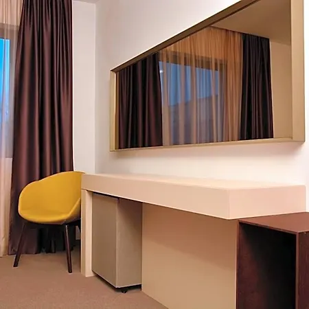 Lux Divina 3*