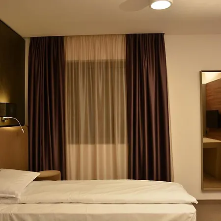 Lux Divina 3*