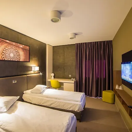 מלון Lux Divina 3*